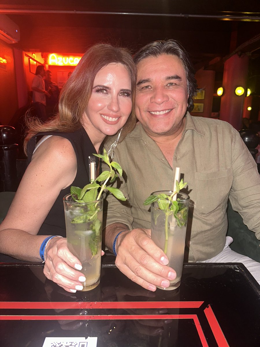 Cómo un hielito me derrito cuando me ven esos ojitos. Cómo un traguito de Mojito, quiero beberte de a sorbitos #lokyoKiero