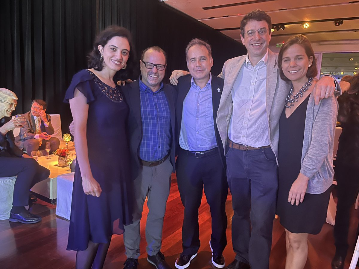 5 generations of @ISNkidneycare Young Nephrologist Committee Chairs together @pecoitsfilho 🇧🇷 @RClaure_nefro 🇧🇴 @DrGavinDreyer 🇬🇧 @MarinaWainstein 🇦🇷 & @SabineKaram 🇱🇧 proud to have been part of YNC & being able to work with such an amazing group of leaders #ISNWCN #ISNyoung