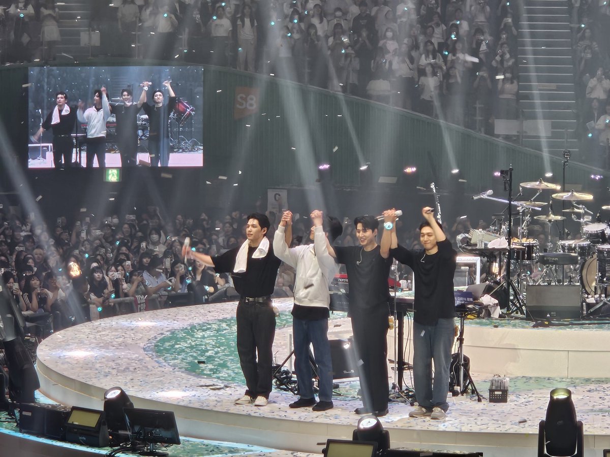 콘서트장으로 돌아가고 싶다..