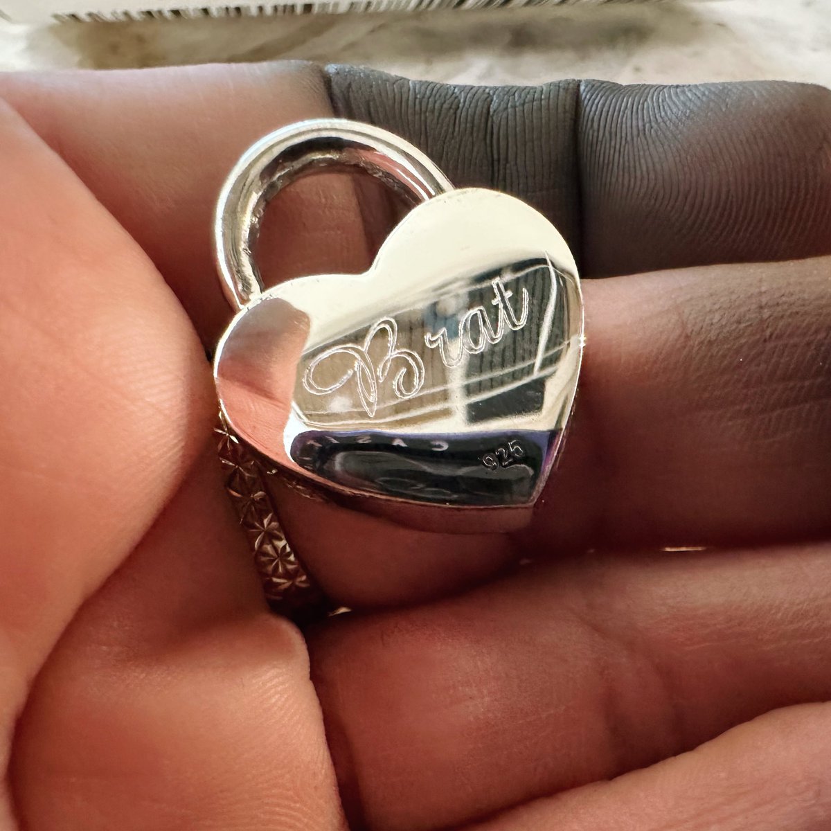 ToBeHis1's tweet photo. We support spoiled brats 😏 The TBH Original Sterling Silver Mini Sized Heart Lock #tobehis #shopsmall #daycollar #daycollar #lockingjewelry #kuxurycollar #hypoallergenic https://t.co/hlADCf8Bb1