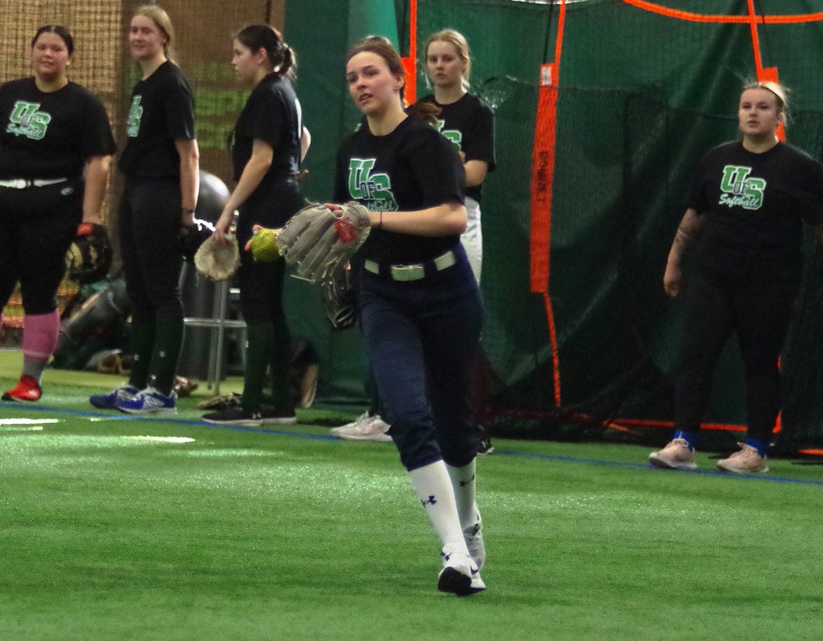 The U of #Saskatchewan Women’s Softball Team hosted tryouts on Saturday and Sunday at the Indoor Training Centre. The field turf area allowed for a perfect area to evaluate defensive play in the outfield and infield. #GordieHoweSports. #PrideofHome. #Wearefamily. #Yxe.