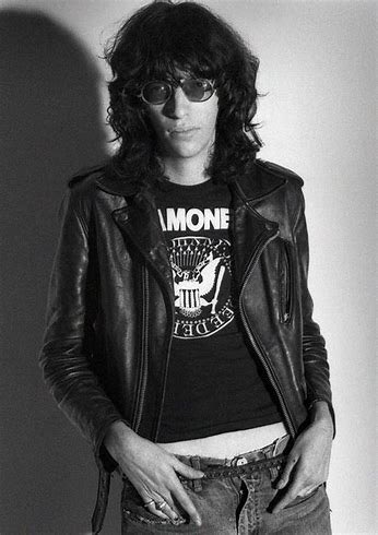 Remembering Joey Ramone 😪

May 19, 1951 -April 15, 2001 RIP

#80s #80smusic #80spunk #80srock #JoeyRamone