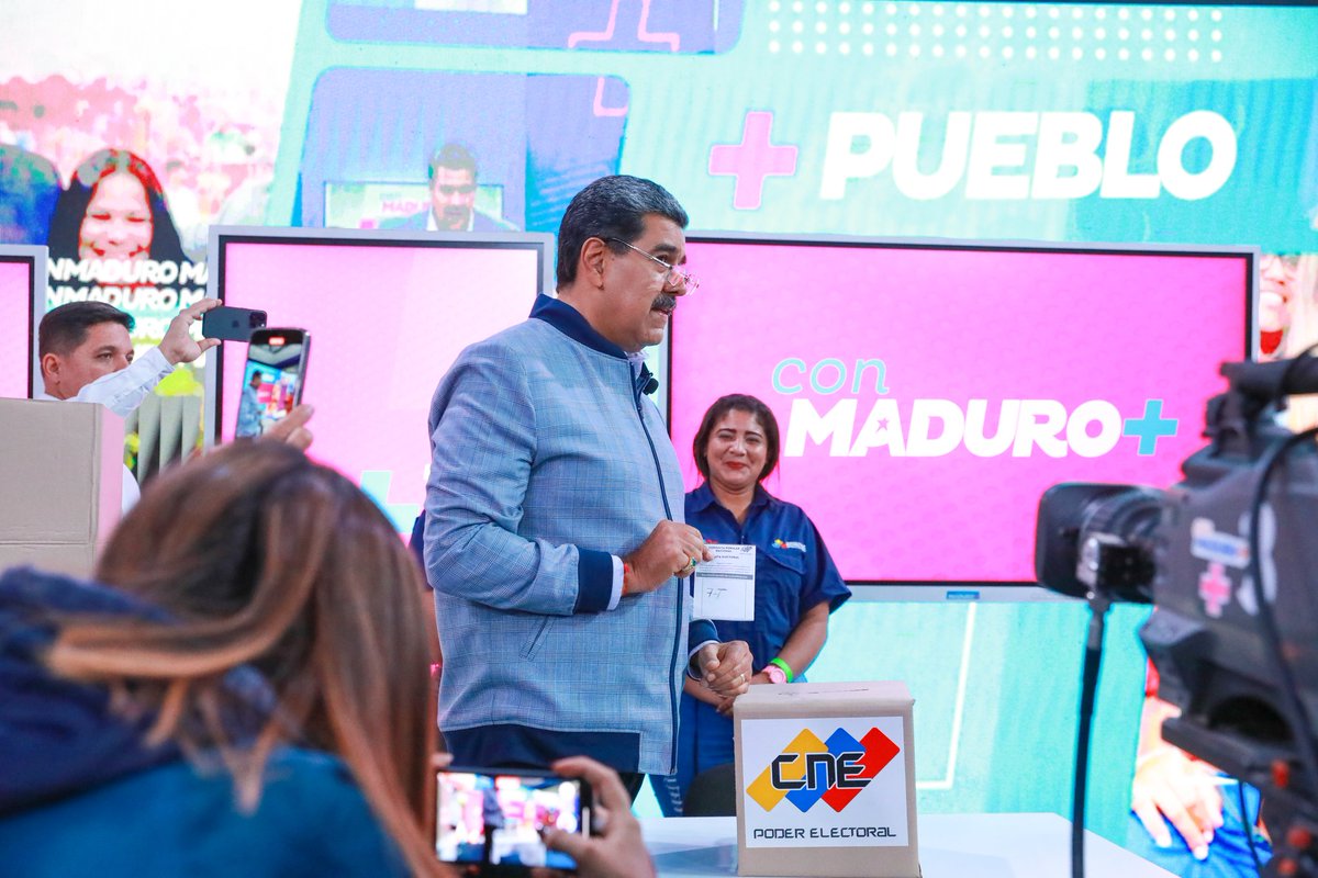 ¡Vecinos y vecinas! Este domingo #21Abr, tenemos la Gran Consulta Popular, para ir perfeccionando y mejorando la democracia directa en el territorio. Están invitados todos y todas a participar de esta hermosa experiencia. Todos acudan a los centros electorales para que elijan el