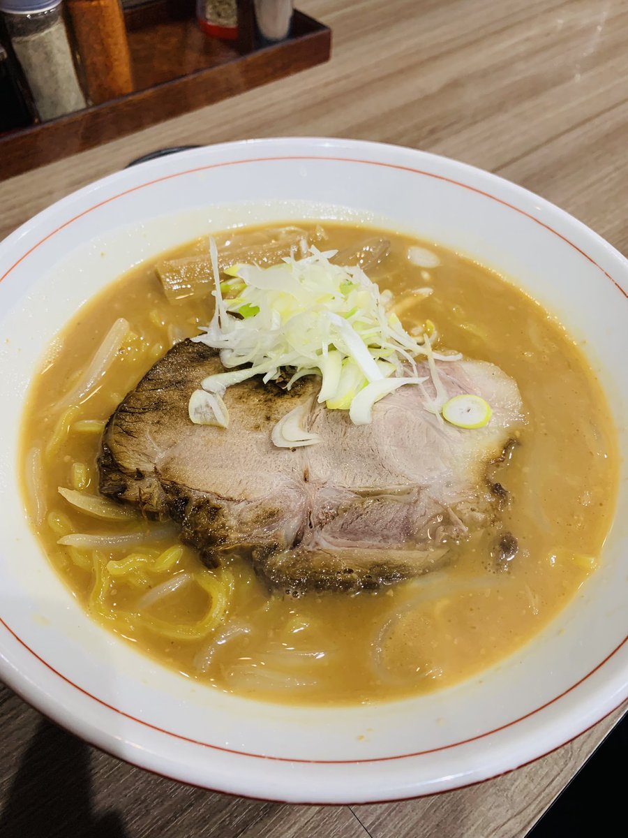 starfind224's tweet photo. 今日は定休���す。
ツイートしない間、皆さんに心配されていましたが元気です😀

遅くなりましたが、御卒業、御入学、御就職おめでとう御座います㊗️

外食してないの？サロンでよく質問されましたが、時折しておりました。

備忘録から『雨はやさしく』さん『麺や廉』さん。
又ぼちぼちツイートします https://t.co/cIt9Pd49ar