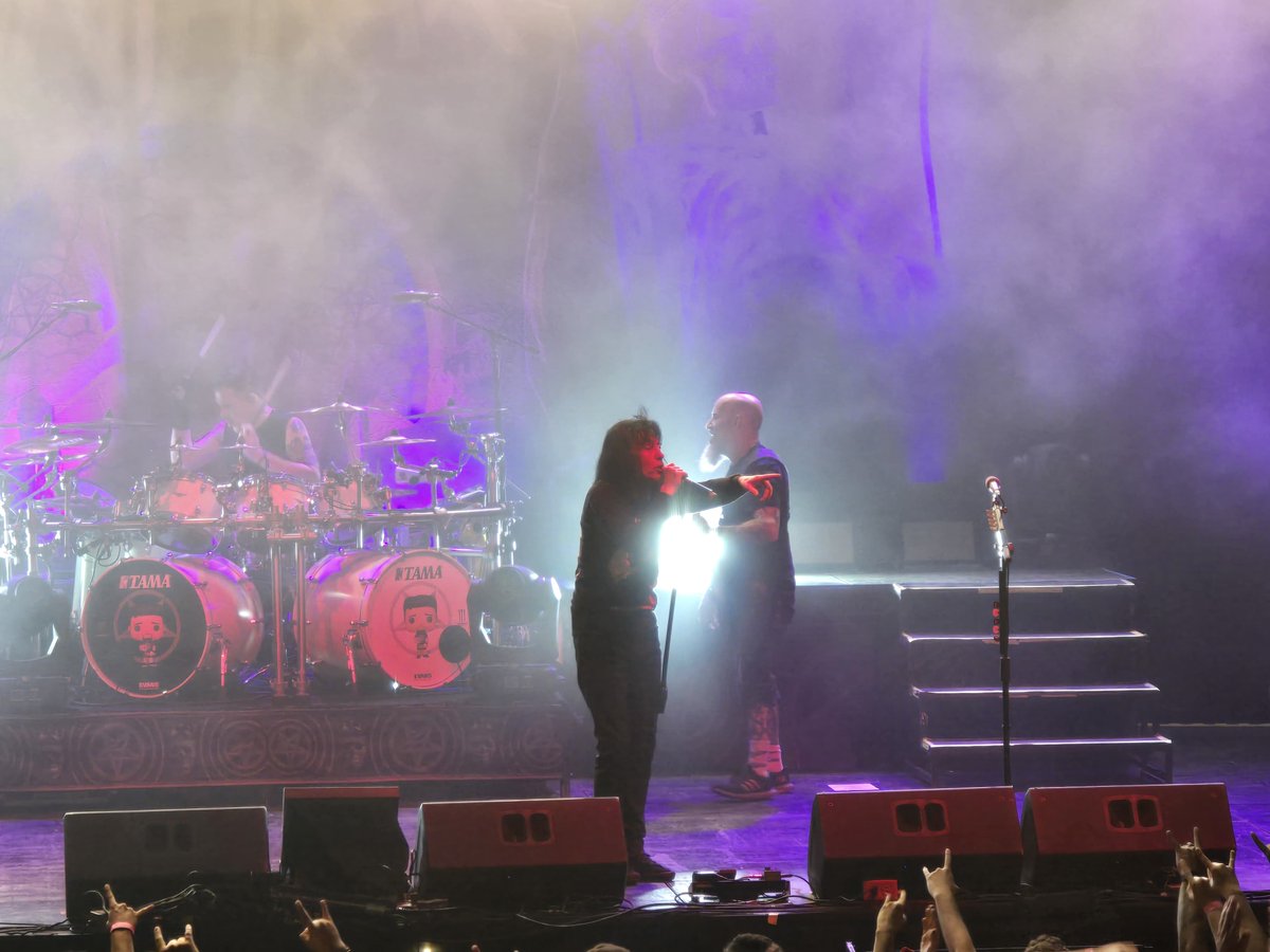 @Anthrax #DeDiversión |@anthrax brinda un repaso por sus éxitos en un concierto en vivo desde el Auditorio del ITCA, en #SantaTecla, departamento de #LaLibertad. 📸: L. Laínez/ #DiarioElSalvador