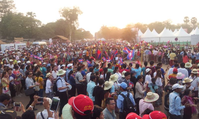 Khmer New Year celebration - Entrance to the Angkor Wat temple. Cambodia come to pray for sacred statues inside. Have you seen Angkor Wat temple, before, friends.? Come visit an adventure of the beautiful kingdom of Cambodia. !