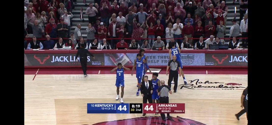 SeanNicholas10's tweet photo. @TristanUda Here’s the true difference between our fans and y’all’s. Our arena holds less yet is WAY louder than Rupp at full capacity. Y’all’s players have to plug their ears. Arkansas basketball is different https://t.co/U76kulAfR5