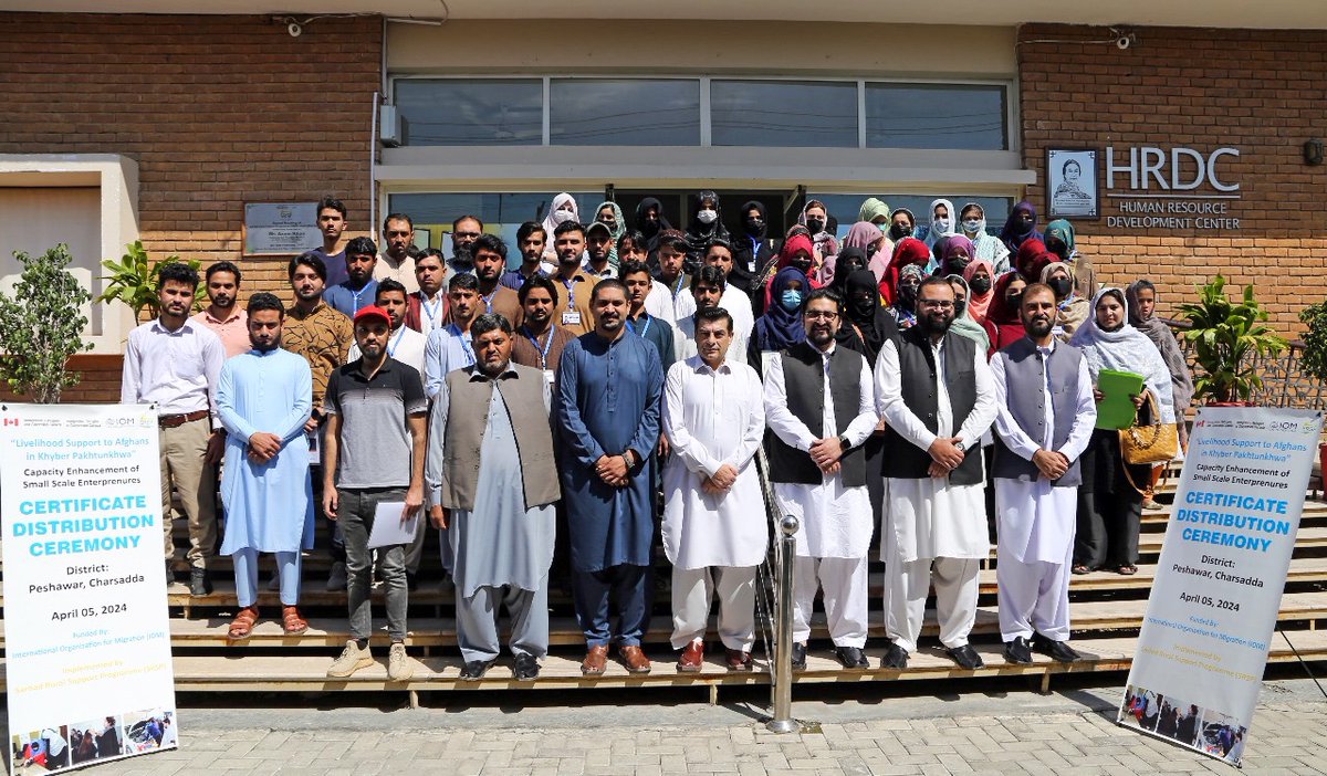 With support from @CitImmCanada, 39 Afghan & 11 host community students completed a one-month business development services training provided by IOM & @SRSP_official. Through these classes, students gained employable skills in videography, auto mechanics, & beautician services.