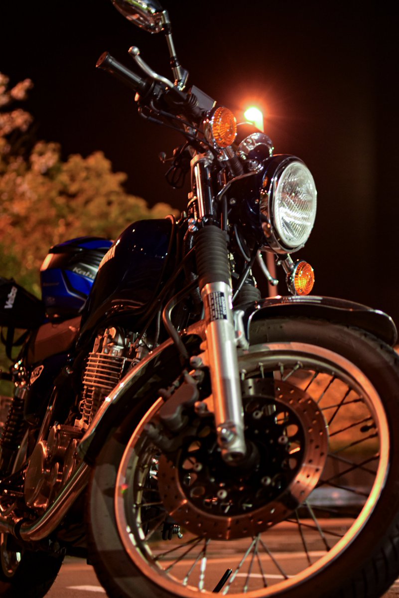 Wasyu_Rider's tweet photo. 出かけて夜ついでに写真撮ってが最近多い
そしてどう撮ってもかっこいいの最高👏👏👏
 #SR400  #SR400FinalEdition  #YAMAHAが美しい https://t.co/fTCVAZmC4y