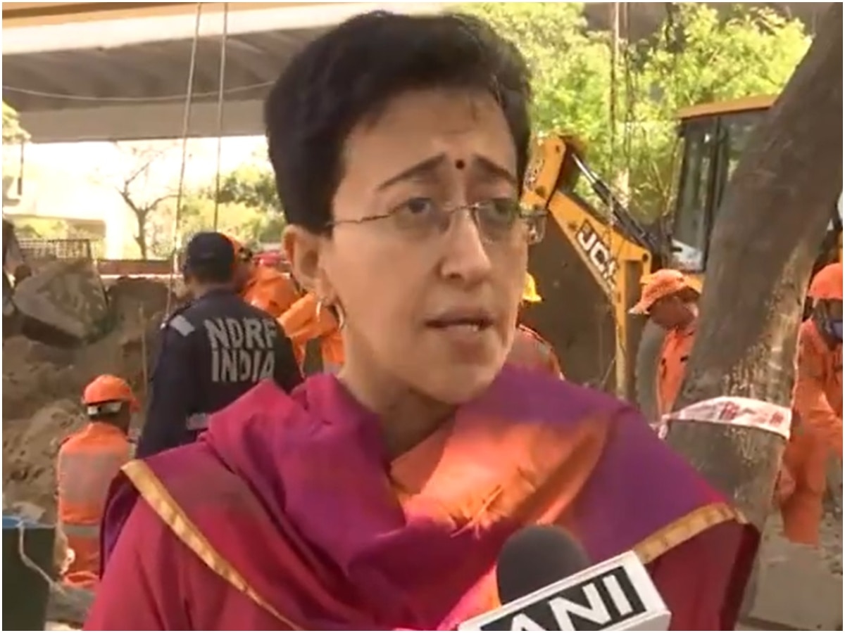 We all know (P)AAPiyas HATE HINDUS! But SO MUCH?😡 Atishi Marlena has issued ORDER for DEMOLITION of roadside Temples JUST BEFORE Ramnavmi, in clear indication of creating communal tensions. No order to demolish Illegal M@z@rs/Durg@h$ DELHI LG HAS HALTED THE DEMOLITION ORDER!🔥