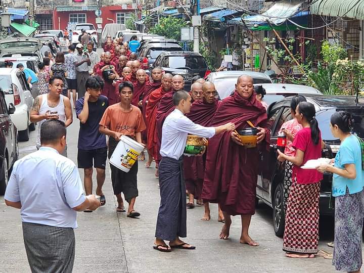 JunctionAsia's tweet photo. Scenes of monks offering alms on the morning of Thingyan eclipse day. https://t.co/aP9qrCIbSQ