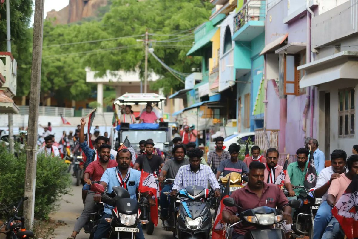 PasilianOffl's tweet photo. கன்னியாகுமரி தொகுதிக்குட்பட்ட அஞ்சுகிராமம், ஆரல்வாய்மொழி, தேவசகாயம் மவுண்ட் பகுதிகளில் குமரி கிழக்கு மாவட்ட செயலாளர் - கன்னியாகுமரி சட்டமன்ற உறுப்பினர் திரு. தளவாய் சுந்தரம் அவர்கள் தலைமையில் வெற்றி சின்னமாம் இரட்டை இலை சின்னத்திற்கு கழக நிர்வாகிகள் மற்றும் தொண்டர்களுடன் வாக்கு சேகரித்தேன்.

#aiadmk #AIADMKFOR2024 #voteforadmk #kanyakumari #loksabhaelection2024 #KanyakumariDistrict