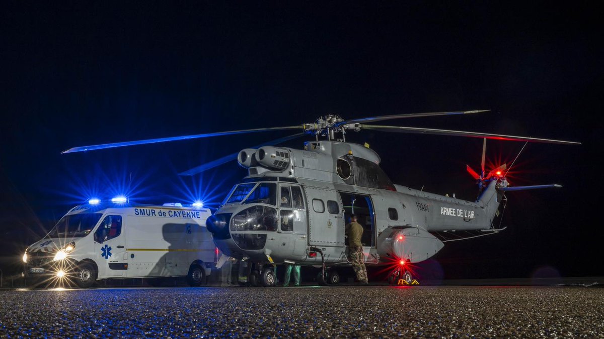 [Air] « Une mission porteuse de sens » 💬 Le 9 avril 2024, un équipage Puma de l’escadron de transport 68 « Antilles-Guyane » a évacué, vers l’hôpital de Cayenne, des jumeaux nés prématurément sur une pirogue #Focus 📝 bit.ly/Air_GuyanePuma @Armee_de_lair