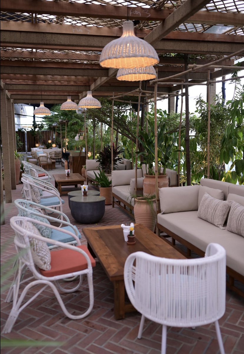 Butter-Bar & Kitchen: Minnie Bhatt's serene oasis of urban bliss✨

Blending nature and design for tranquil indulgence

Read More - commercialdesignindia.com

#retail #retaildesign #retailtherapy #retailstore #retailmarketing #retailshop #retails #retailshop #retailinterior