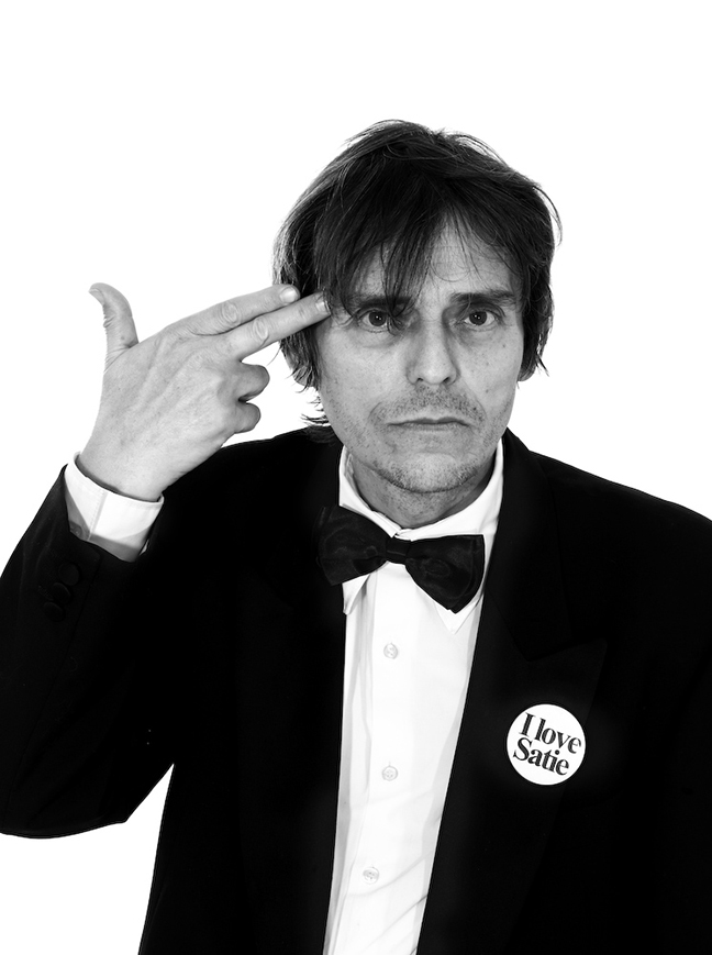 #AlmanaccoRock #MusicaItaliana <a href="/SkiantosOfficia/">Skiantosofficial</a> by <a href="/boomerhill1968/">boomerhill1968@gmail.com</a> il 15 aprile del 1954 nasceva a Bologna Roberto Freak Antoni fondatore degli Skiantos band protagonista del rock demenziale. Personaggio intelligente e alternativo è scomparso troppo presto nel febbraio del 2014