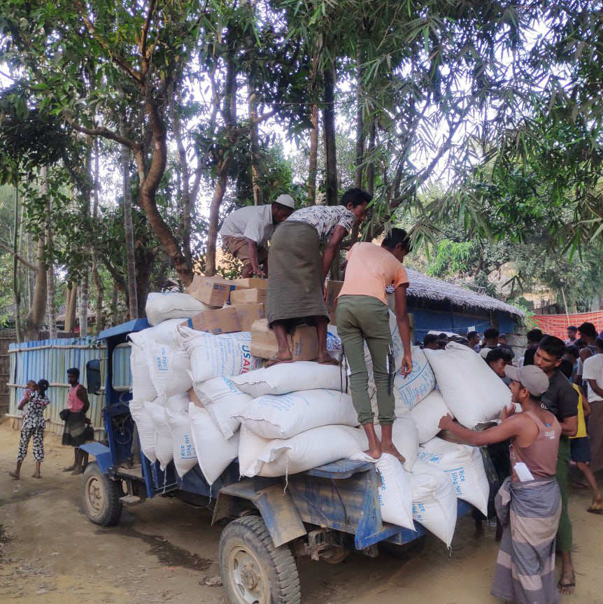 🇲🇲Despite fights & disruptions, @WFP together w/ local partners, had reached 20,000 people w/ emergency food & nutrition support in northern Rakhine in #Myanmar in March. We plan to continue distributions in central & northern parts too.