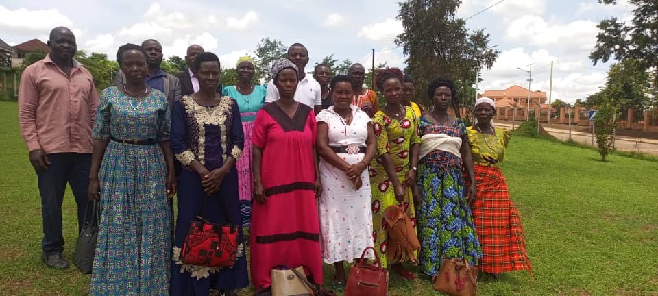 1/2 Yesterday, oil-affected youth marched to Hoima High Court to protest court-ordered evictions of oil-affected people without fair hearings & delayed justice. On the same day, oil refinery-affected people whose case has been in the court system for 10 years appeared at court ..