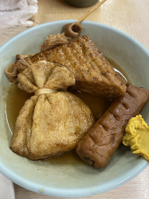 なんで大瓶が550円なの？？ 安すぎじゃないか？？ たくさん食べても飲んでも1万円に届きません。。。胃袋はち切れそう！  最高！！🍺 https://t.co/E0BYeQq0ku