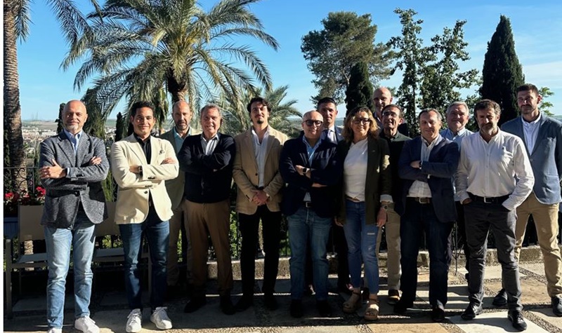 Flor_Cid's tweet photo. #CorredoresDeSeguros se reúnen en #Córdoba para compartir talento y fomentar la colaboración #encuentros #SectorAsegurador @Coseba1986sl @Cobertis  https://t.co/EB2RYQOOQT https://t.co/ZlLEM80uPO