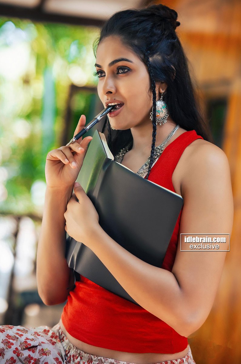 Actress #DiviVadthya photo gallery idlebrain.com/movie/photogal…