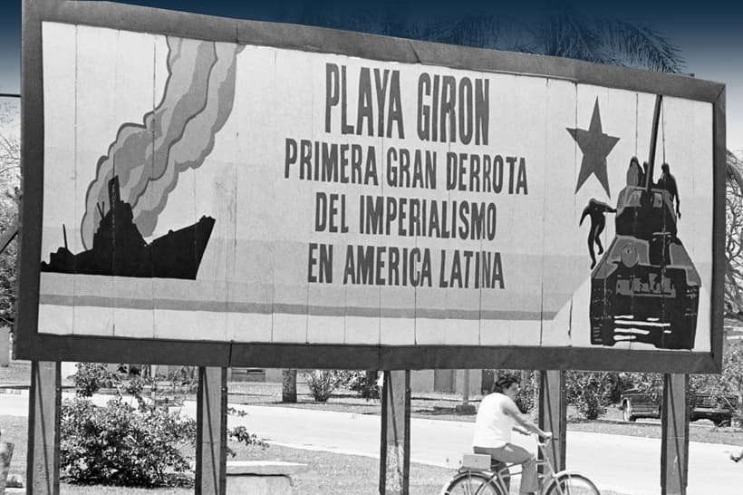 16-04-1961: Invasión de Playa Girón por fuerzas mercenarias organizadas por la CIA. Pretendían crear un gobierno provisional que #Washington reconocería para pedir ayuda a la #OEA y derrocar al gobierno revolucionario de #Cuba. No lo consiguieron, fue el “fracaso perfecto”.