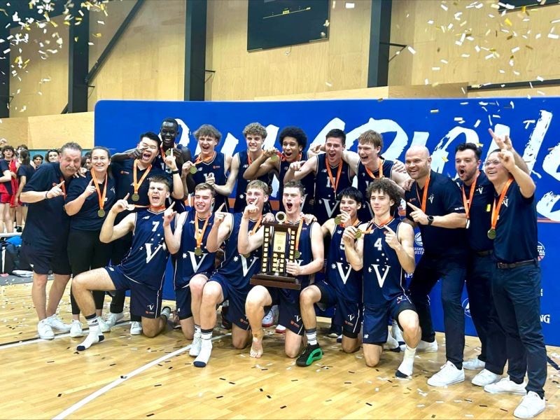 Congrats to @APS_Sport Reps Ned Brammall @XavierCollege & Oliver Greeves @caulfieldgs who helped Vic Metro defeat SA Metro in the GF of the U18 National Championships on Sunday in Brisbane! 🏆🥇 Well done Ned & Oliver! 💪💪 #apssport #APS #apsbasketball #schoolsport