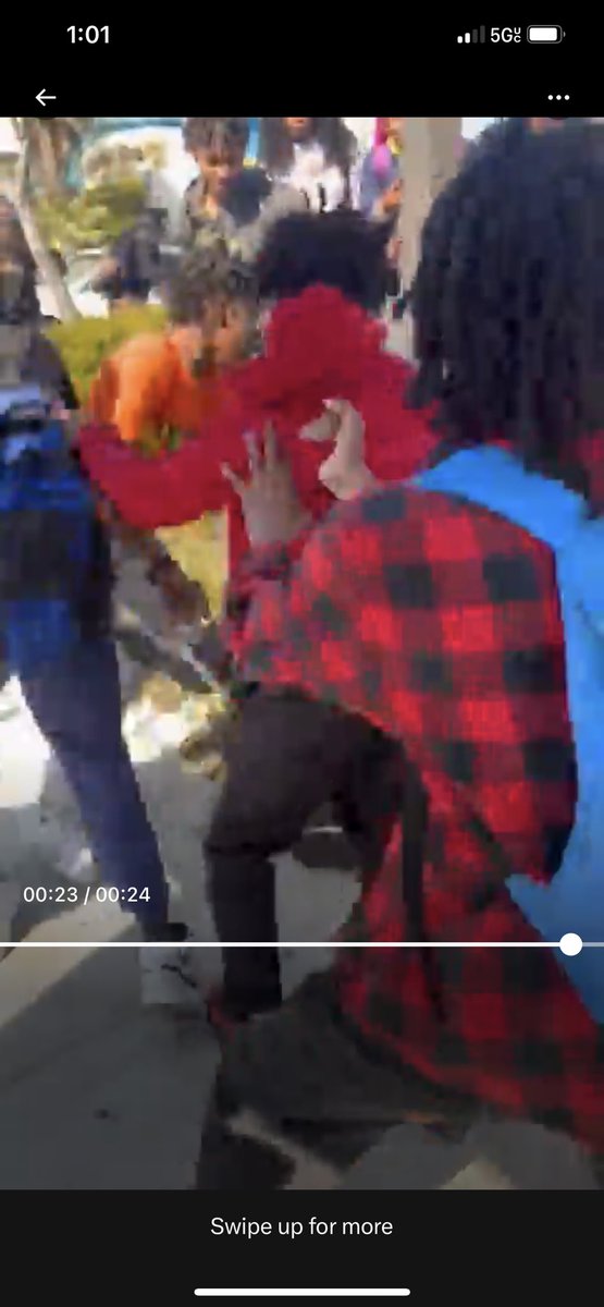 Kingmilmiceus's tweet photo. @MellOmerta Kid in orange definitely got his TV turnt off. https://t.co/lyUdfK0aGi
