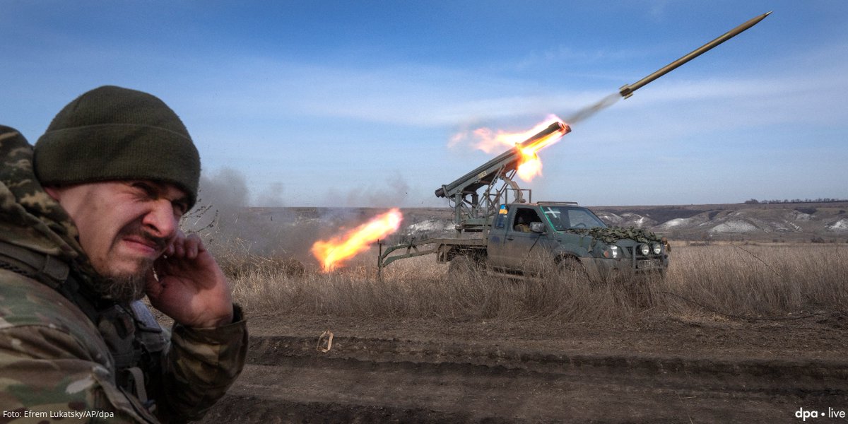 🔴 LIVEBLOG In der ukrainischen Militärführung werden fieberhaft Vorbereitungen auf die in Kürze erwarteten russischen Frühjahrs- und Sommeroffensiven vorangetrieben + + + Das Wichtigste zum #Krieg in der #Ukraine👉 lr-online.de/nachrichten/po… <a href="/dpa/">dpa</a> via <a href="/lr_online/">Lausitzer Rundschau</a> #Russland