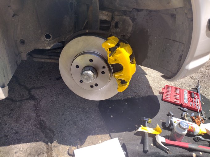 I installed new rotors, pads and painted the calipers yellow on all 4 wheels today. https://t.co/UKV
