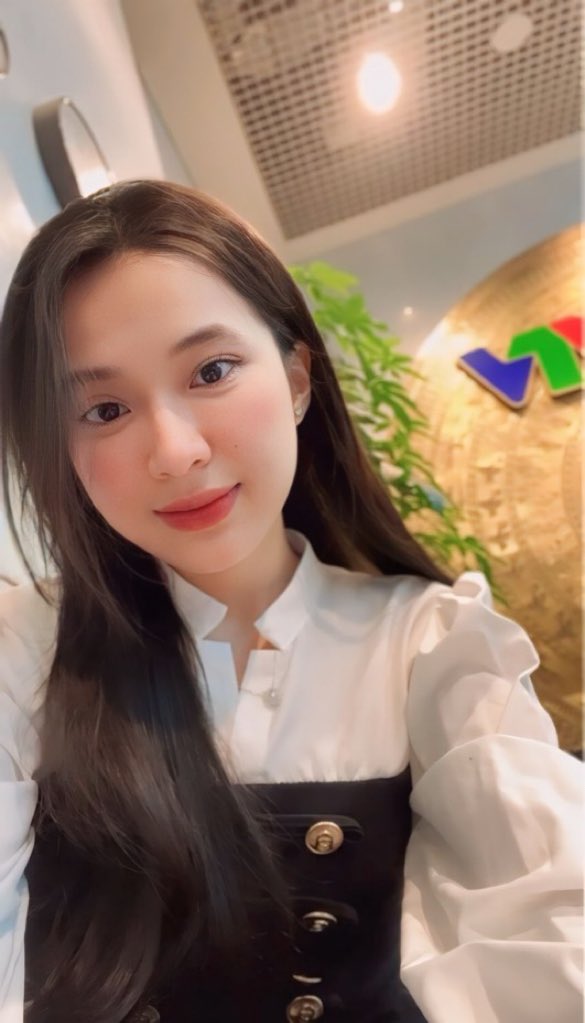 Hi cả nhà, Jasmine đây! Em ổn rồi và đi làm bình thường rùi ạ 🥰 
Em tin rằng, phía sau cơn mưa, cầu vồng sẽ tới 🌈 Cảm ơn và hy vọng mọi người luôn yêu thương ủng hộ Jasmine ạ 💗 
#Jasmine