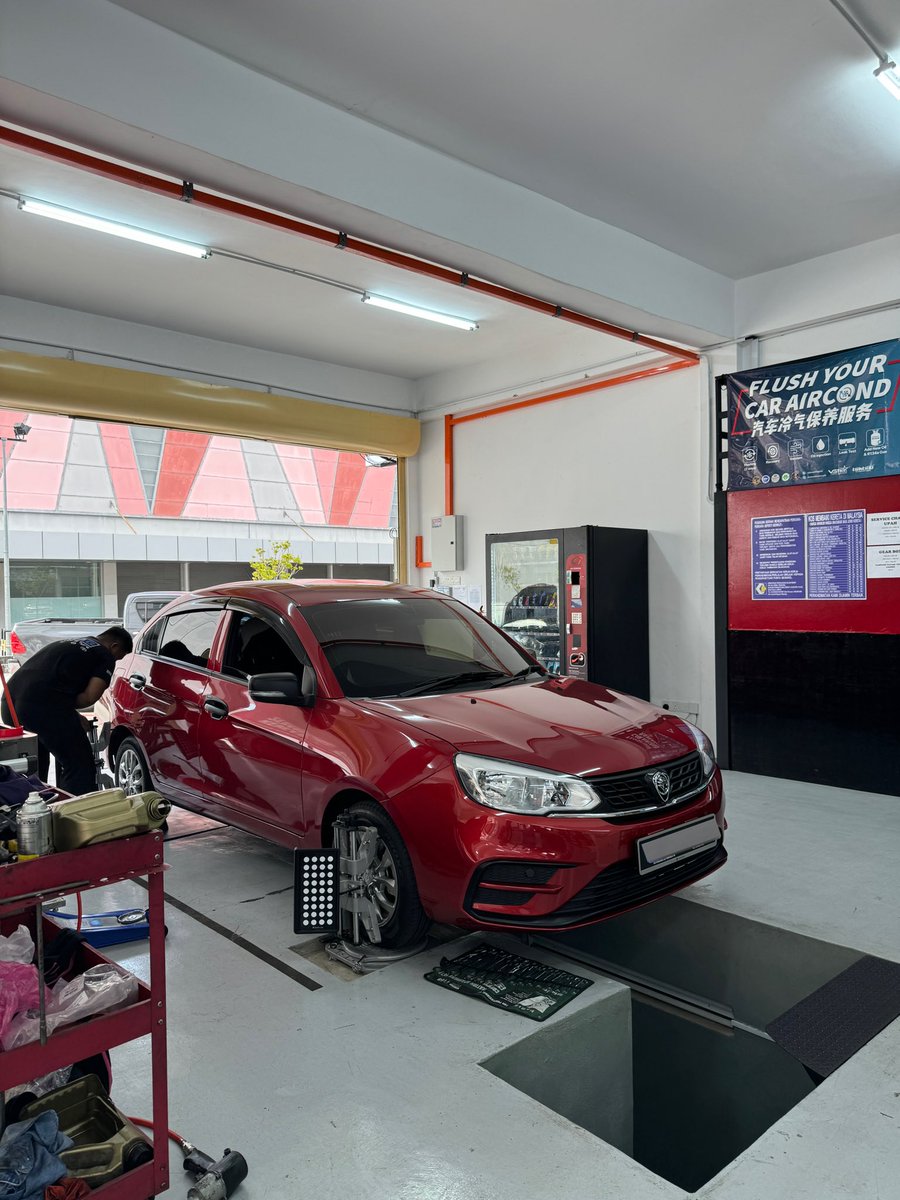 Masa i pergi service kereta kemarin ada orang tanya kereta baru ke ? I jawab eh 2 tahun lebih dah. Dia cakap nampak baru berkilat cantik je kereta nya ✨