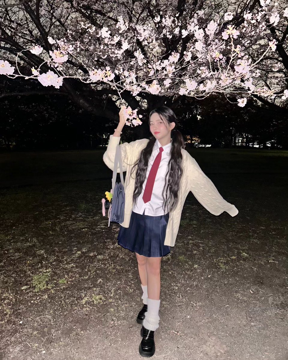 jsyglobal's tweet photo. ELLE Korea mentioned Soyeon in their recent fashion article about celebrities who took spring pictures of Cherry Blossoms! Please check it out! 🙌

🔗: https://t.co/kk7ISOlLk7

#SOYEON #소연 #전소연 #GIDLE https://t.co/OOFJK62F6H