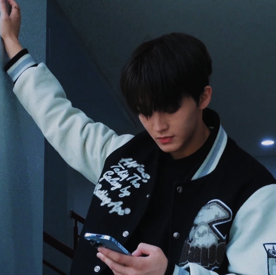 spiderMarkkie's tweet photo. campus crush coded #MARK https://t.co/mSzPwygYJn
