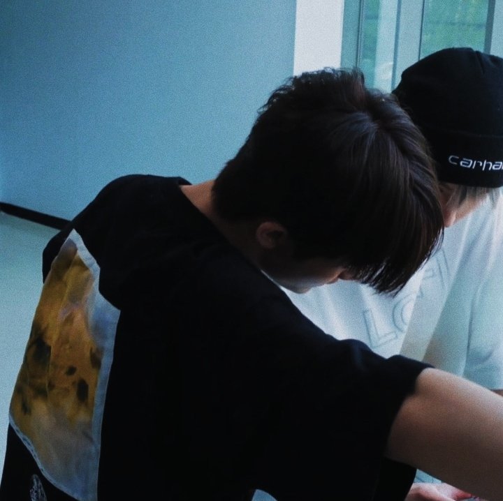 spiderMarkkie's tweet photo. campus crush coded #MARK https://t.co/mSzPwygYJn