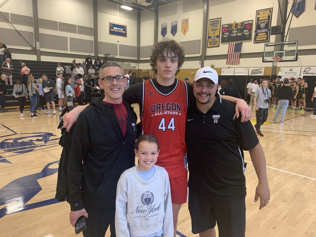 Tualatin was well represented at the Northwest Shoot Out Sunday with Coach Holland & Coach Lemon in attendance and @jadensteppe⁩ on the court. The Oregon All-Stars defeated the Washington All-Stars in a high octane shootout 105-96.