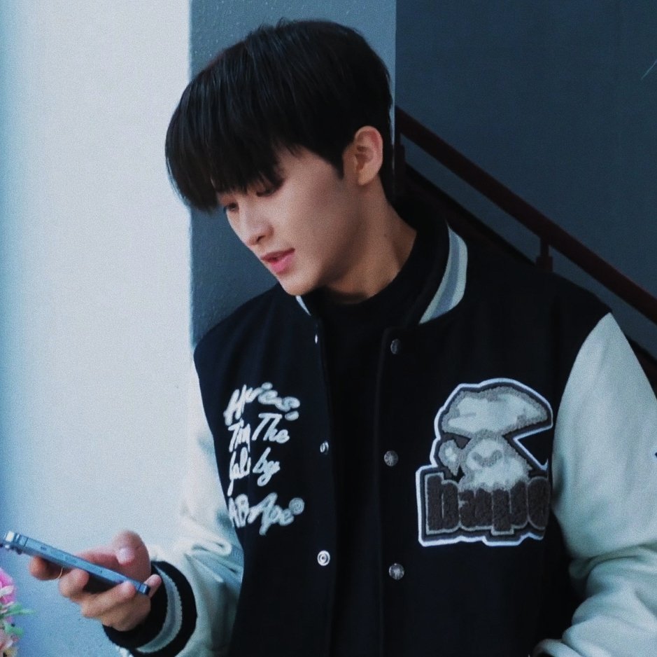 spiderMarkkie's tweet photo. campus crush coded #MARK https://t.co/mSzPwygYJn