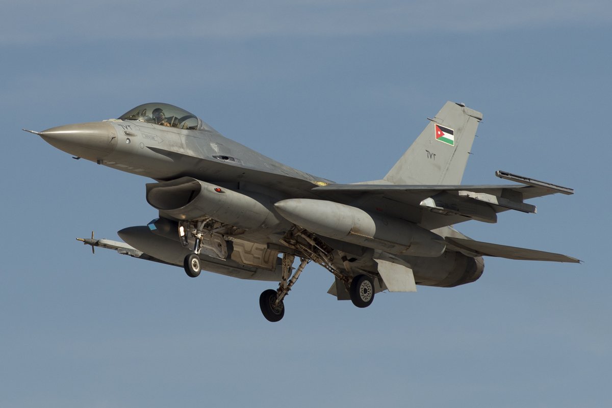 AlertaMundialRT's tweet photo. 🚨 #AHORA | El Ejército de Jordania informa que su Fuerza Aérea aumentará su vigilancia aérea para evitar infiltraciones en medio de la tensa situación en el Medio Oriente por el enfrentamiento entre Israel e Irán. 😭😱💢💥🇮🇷🇮🇱✈ https://t.co/7teWiWQI30