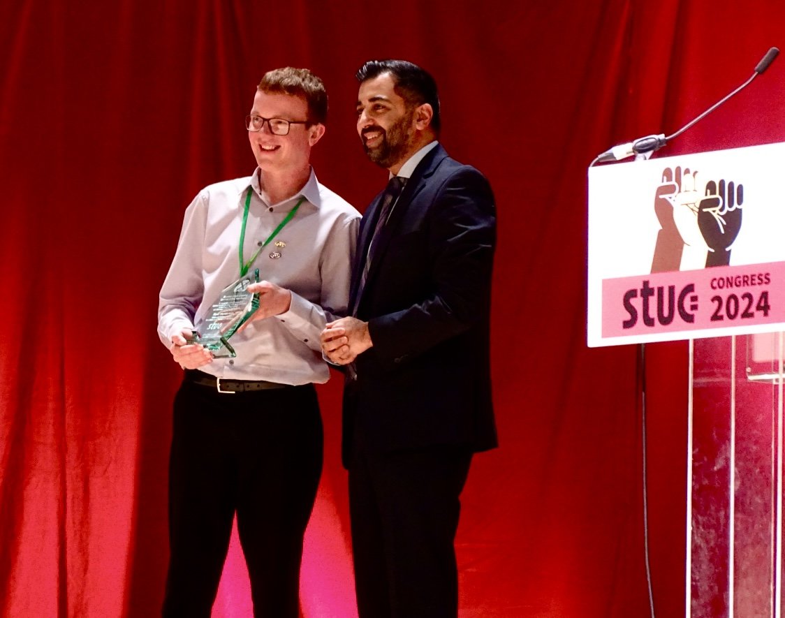 RMT_Scotland's tweet photo. Celebrating the achievement of @RMTunion member Ross Henderson @ScotRail Receiving Learner of the Year Award at #STUC24 from First Minister @HumzaYousaf #UnionLearning https://t.co/xOpdbWCjPL