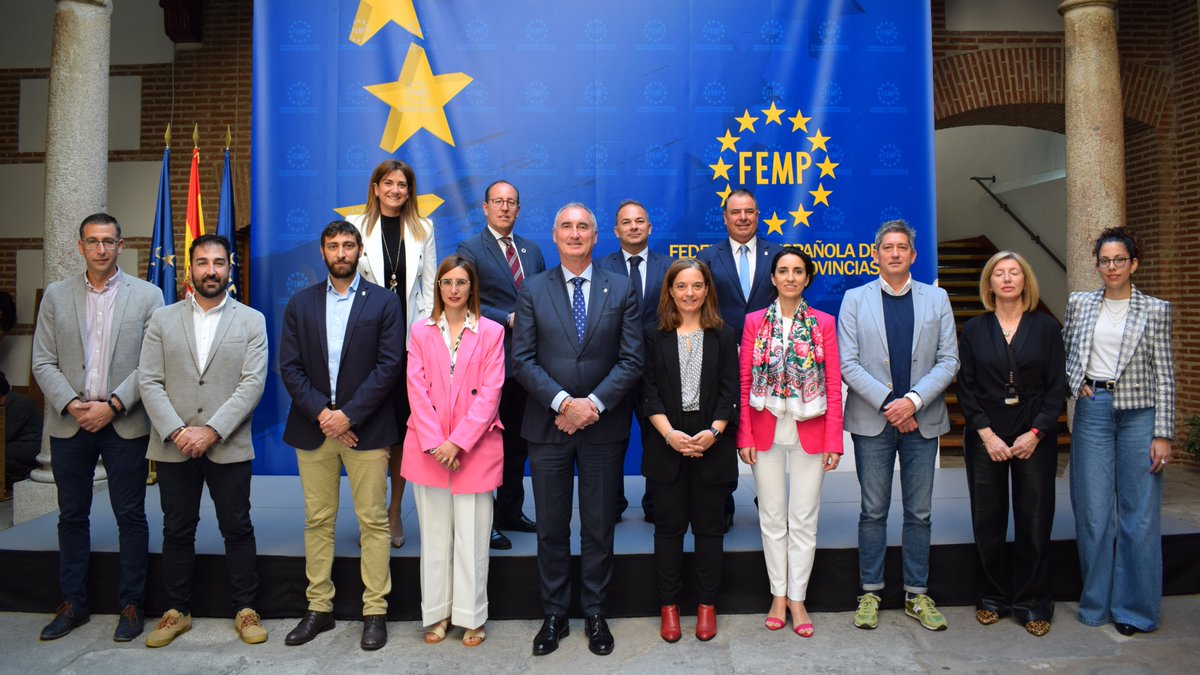 fempcomunica's tweet photo. 📢Constituida la Comisión de #FunciónPública, Justicia y Recursos Humanos

🗨️Presidenta: @sara_heba 
🗨️Vicepresidente: @JoseMazarias

📰https://t.co/cDvYftp3in https://t.co/DLz2luNuSx