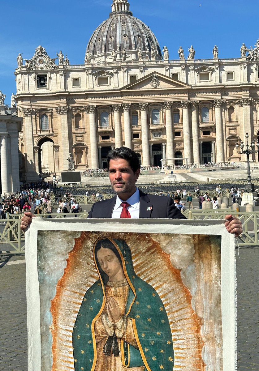 twitter.com/EVerastegui/st… With the holy rosary and devotion to the Virgin of Guadalupe, everything is possible! - Eduardo Verástegui.