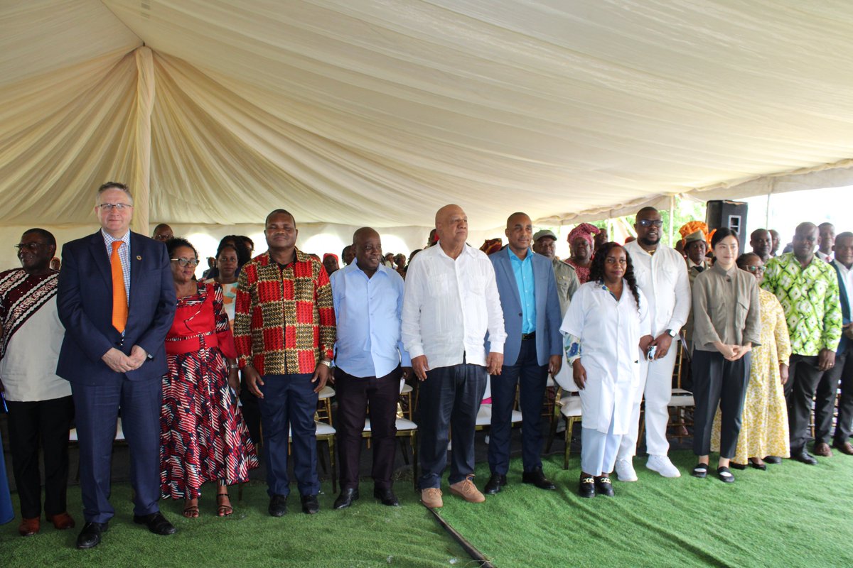 New Operating Theater in Dondo, Sofala‼️

With the support from #UNFPA  & #KOICA, women & girls can now get quicker access to obstetric and neonatal emergency care 🏥 

@UNFPA Deputy Executive Director attended the handover ceremony with #KOICA National Director