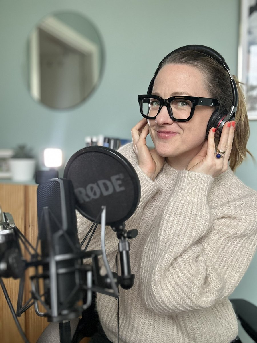 Do you need a VOICEOVER 🎙️ ? I’m now fully set up with a snazzy @rodemics for any British & Scottish female #voiceover #vo #voiceoverartist needs for ads, films, video content or even audio books 🎤 💃 say hello@rollnine.tv 📧