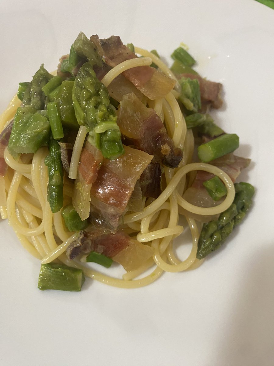 monteferristefa's tweet photo. Spaghettoni Guanciale Asparagi e Pecorino romano https://t.co/jkEAan5c5v