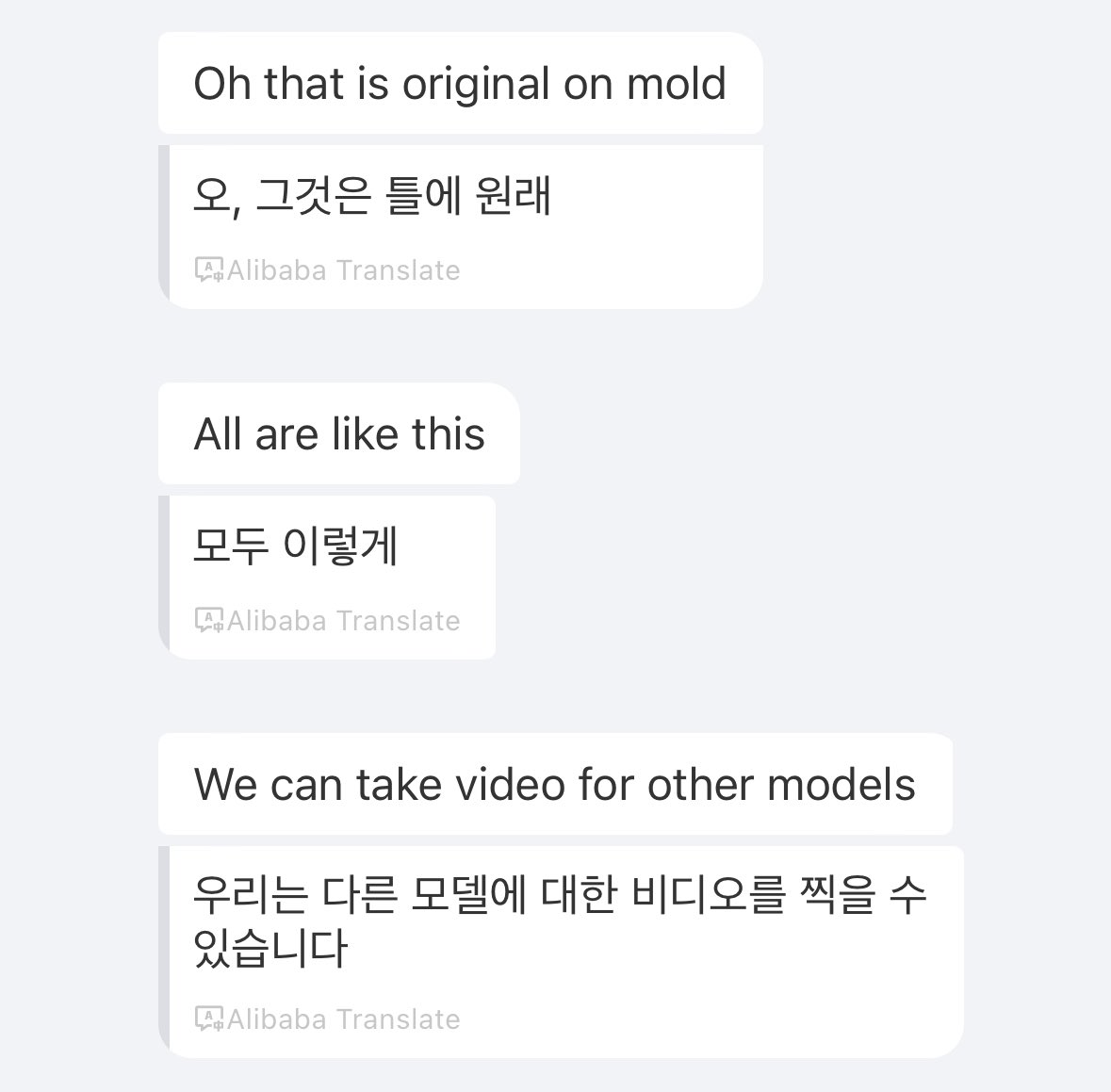 키링 버튼 왼쪽에 있는 스크래치들은 공정하자이며 남아있는 전수량에도 전부 스크래치가 있습니다! 공장측에 문의해 보니 이번 키링 건뿐만 아니라 모든 키링이 원래 이렇게 제작되는 거라고 합니다!! 이 스크래치로는 교환이나 환불이 어렵다는 점 알려드립니다!
