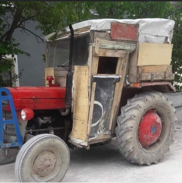 Traktör kabini dediğin böyle olur. İçinde sadece soba eksik ☺️