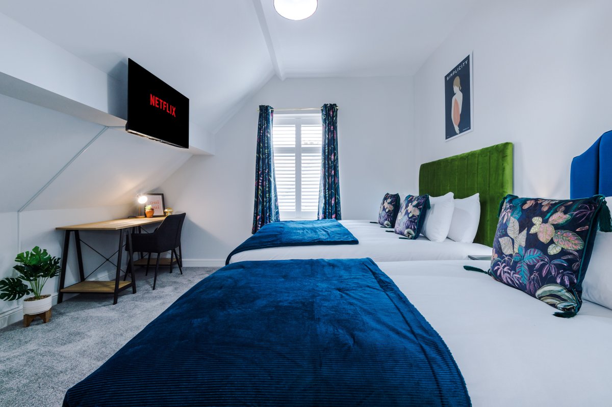 patternbricks's tweet image. Work or play, we've got you covered at Patternbricks Apartments! 💼 Enjoy a dedicated workspace with high-speed internet, then kick back and unwind with our on-demand entertainment options. 

Your perfect #stay in #Coventry &amp;amp; #Warwickshire awaits! 

#WorkationGoals