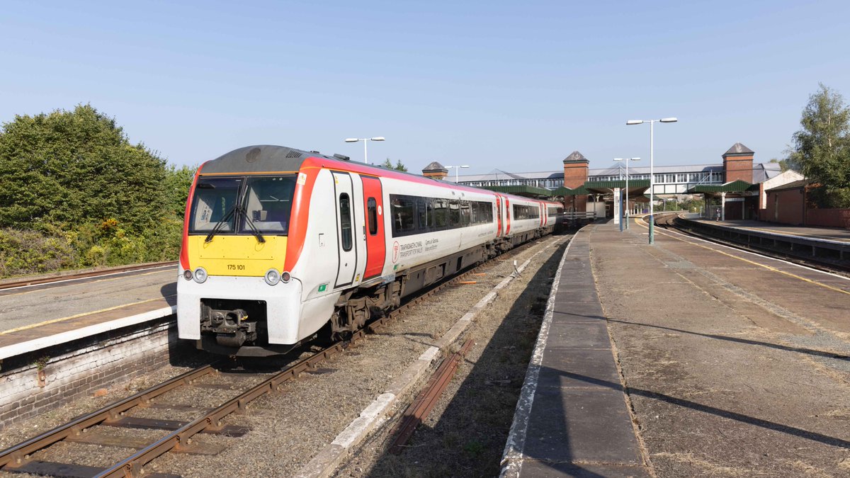 🚆Our new briefing provides an overview of rail in Wales. It looks at passenger services, infrastructure, and freight. Find out more about responsibility for the system, current debates, policy developments, and the future direction of rail. ➡️tinyurl.com/mr2nes55