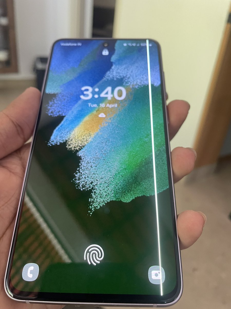 Hercules_UTD's tweet photo. Samsung S21 Fe green line issueafter March update. Why is @SamsungIndia ignoring all the complaints and refusing to replace the screen free of cost. There is no physical damage (confirmed by the customer care).  Pt 1/2 https://t.co/k9AdkzwezW