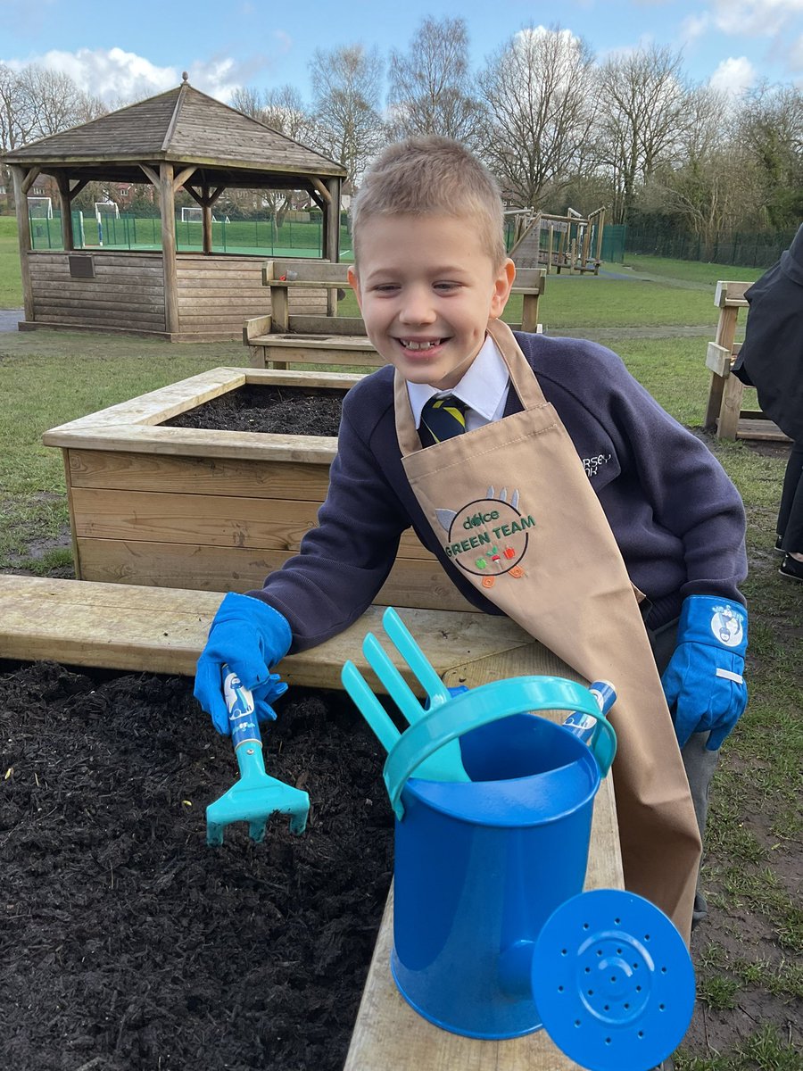 GorseyCommons's tweet photo. The Department for Environment have been busy planting seeds to grow vegetables that will be cooked and eaten in our own school kitchen! https://t.co/kHzLcdmlRe