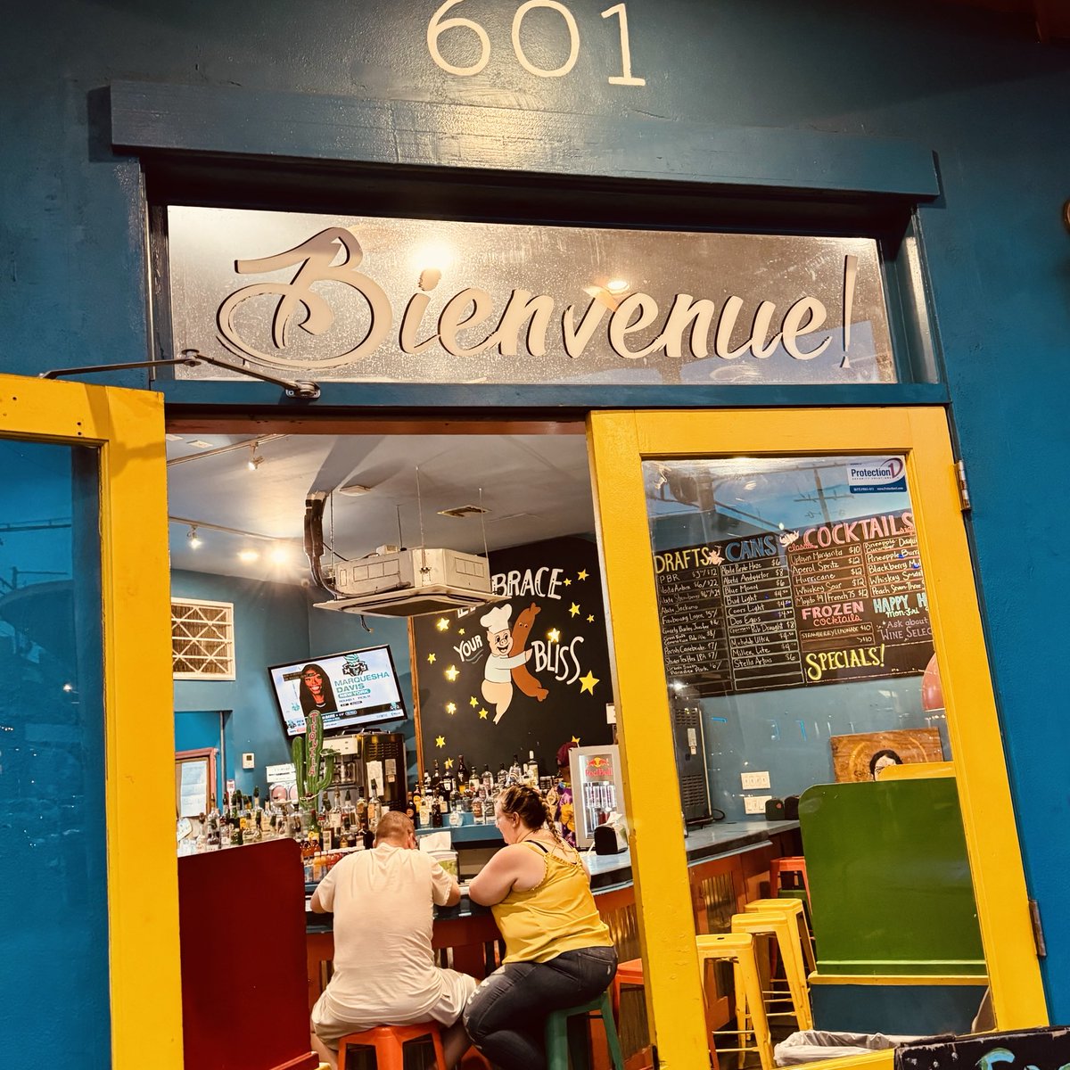 StielHugh's tweet photo. #FrenchmenStreet #DatDog https://t.co/FxYxZigFFF